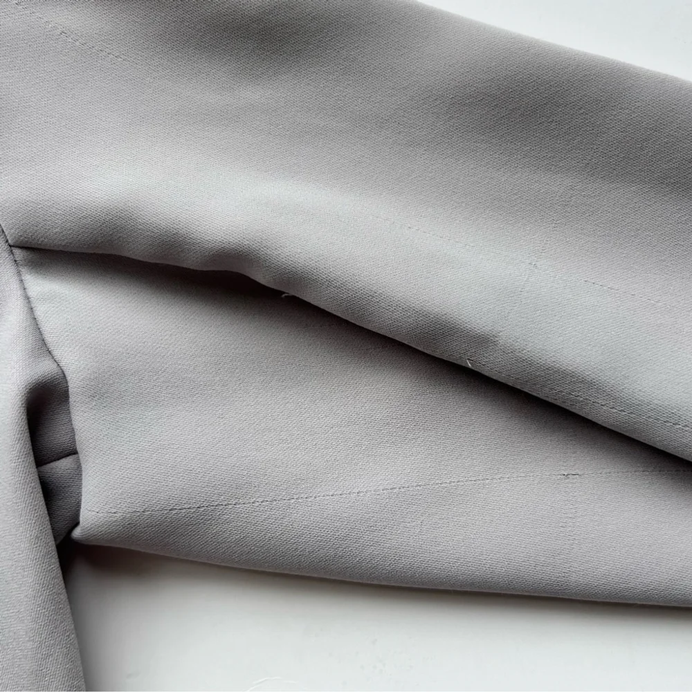 Aritzia Babaton Rena Blouse grey White Piping
Women’s size xs - Picture 5 of 6